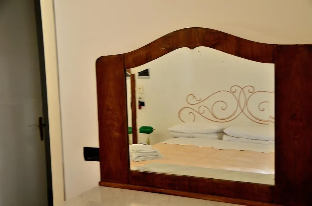 Azzurretta Guest House Lecce 2*,  Italy